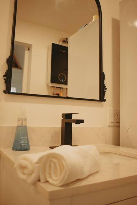 Agave Tiny House At Cactus Flower-Hot Tub-Pet Friendly-No Pet Fees! Albuquerque Exterior foto
