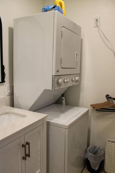 Agave Tiny House At Cactus Flower-Hot Tub-Pet Friendly-No Pet Fees! Albuquerque Exterior foto