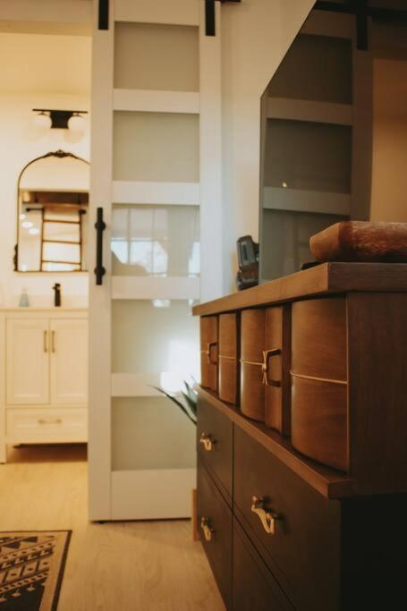 Agave Tiny House At Cactus Flower-Hot Tub-Pet Friendly-No Pet Fees! Albuquerque Exterior foto
