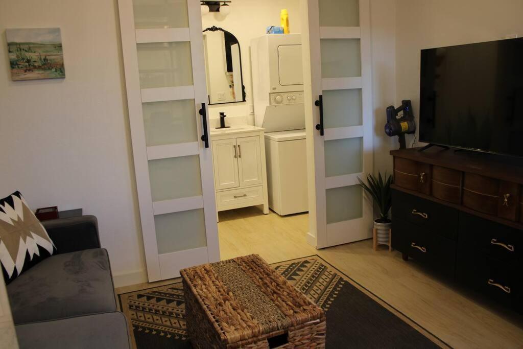 Agave Tiny House At Cactus Flower-Hot Tub-Pet Friendly-No Pet Fees! Albuquerque Exterior foto